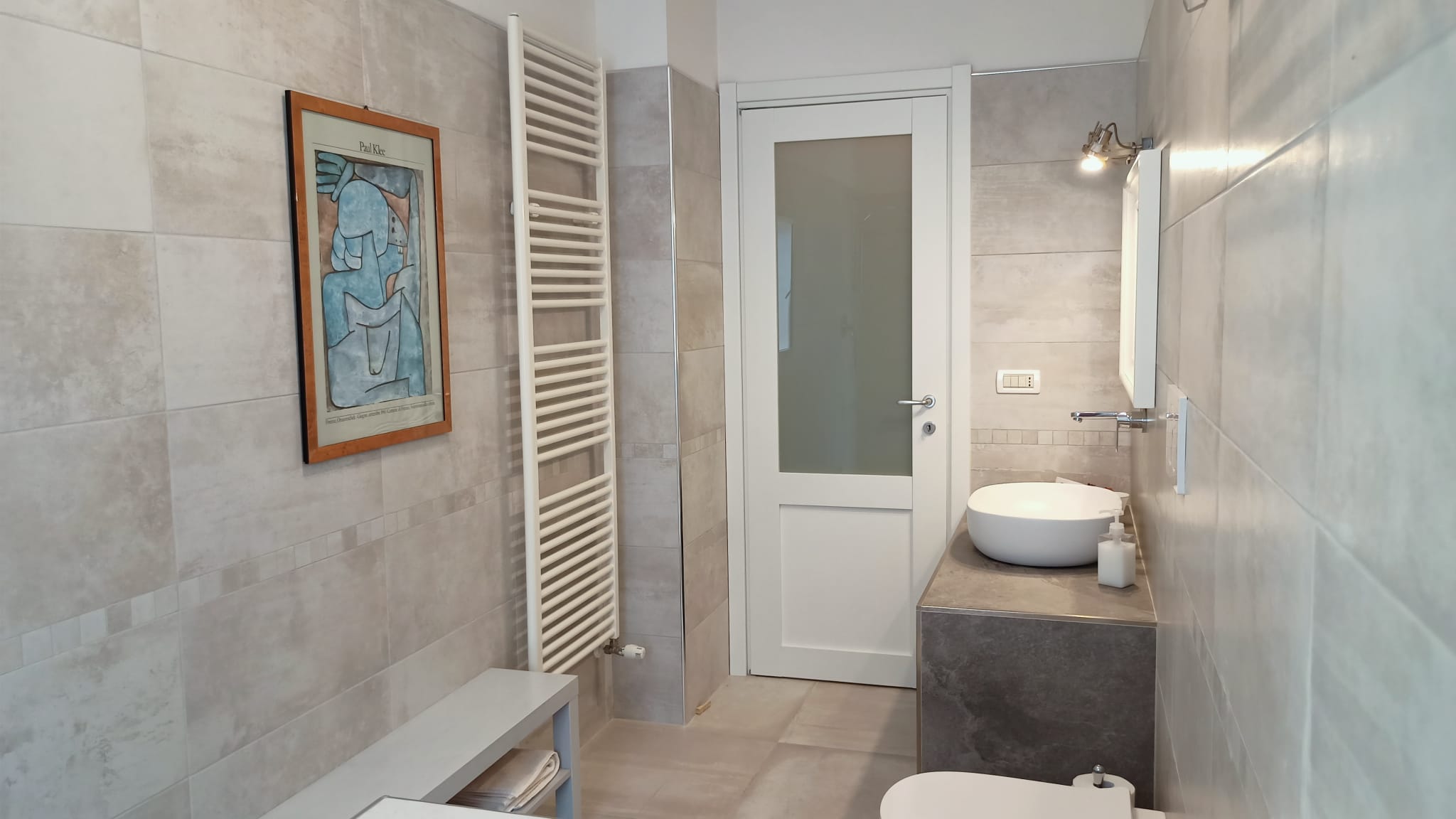Uno dei tre bagni con finestra