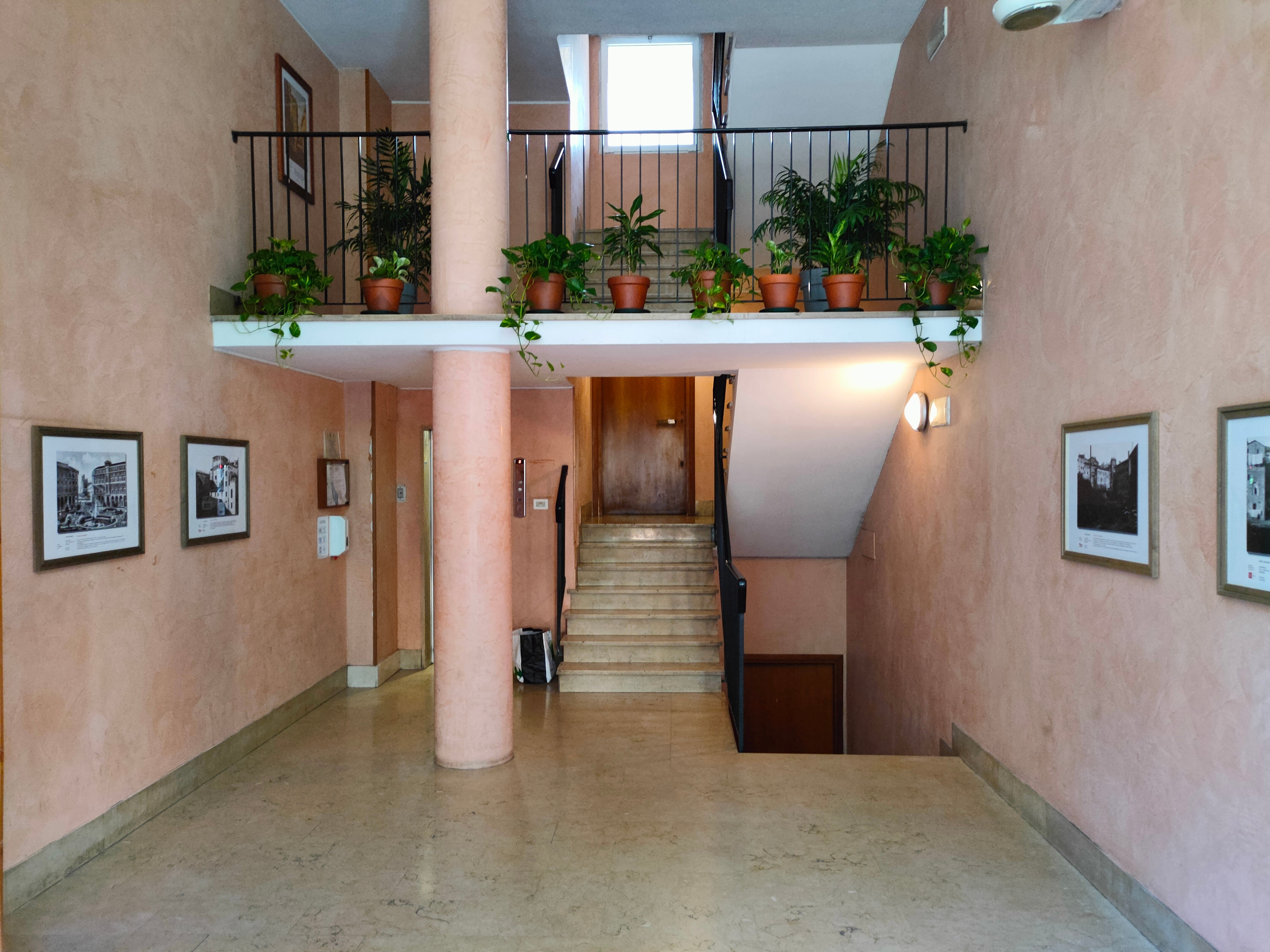 Ingresso del palazzo storico